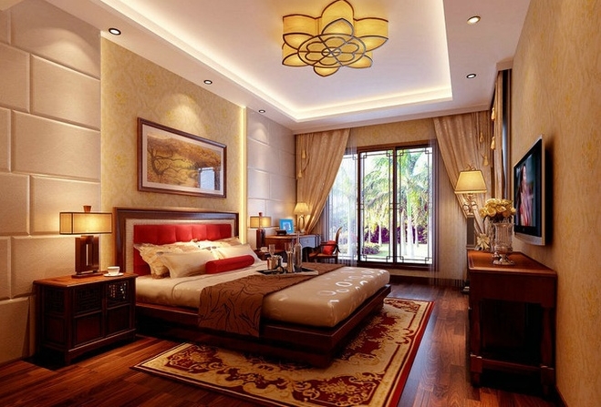 主卧的梯形吊顶刻意的把空间拉伸到极点.